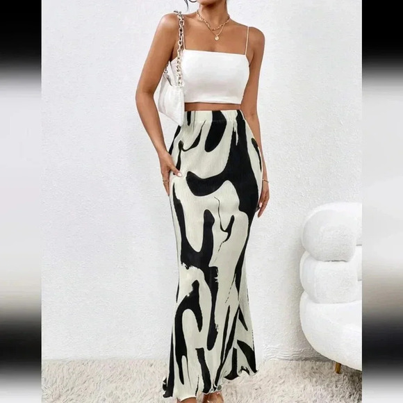 Graphic Print Mermaid Hem Skirt - Picture 6 of 7